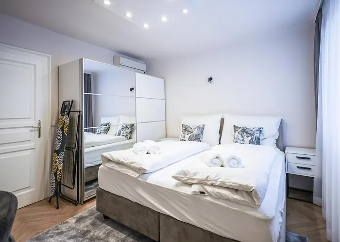 1 Bdr - Dreamy, Right Near Vienna's Old Appartement *