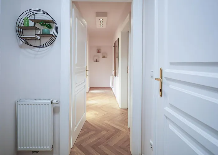 1 Bdr - Dreamy, Right Near Vienna's Old Appartement *